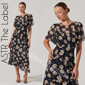 🆕⭐ASTR The Label Midnight Floral Midi Dress